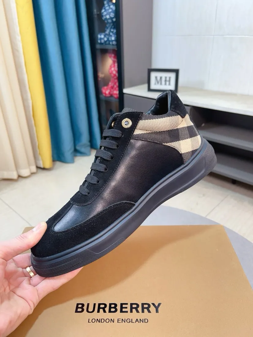 Ex-factory price 420🌹🌹"burberry" Burberry high-top original brand imported from Italy, selected cowhide with electric embroidered logo➕Genuine leather lining, breathable and comfortable (refuses to discolor and grind feet) Sole: non-slip rubber outsole, original quality, super comfortable Korean style shoes🏃 Men's shoe size: 38-44,